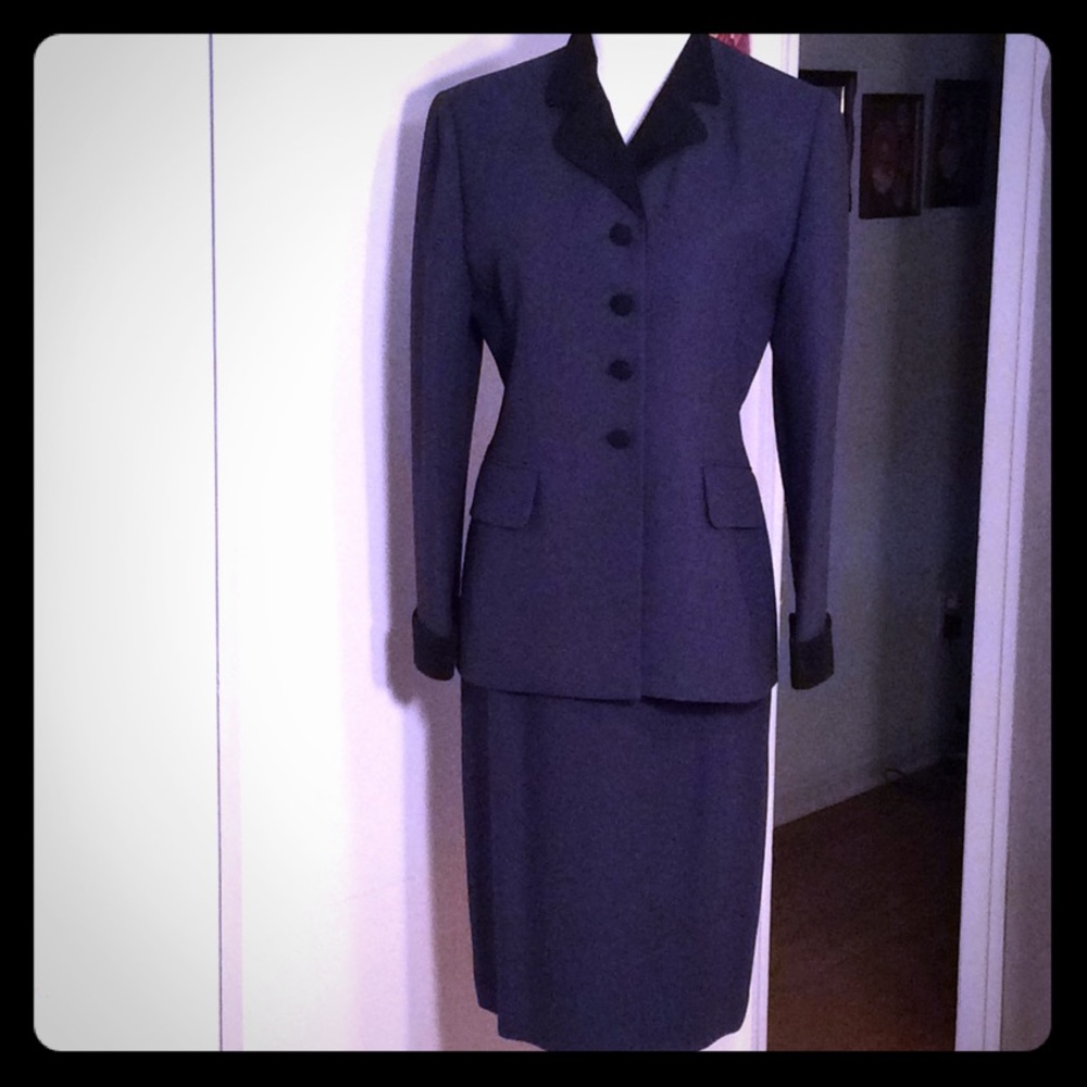 Albert Nipon Petite, 3 Piece Suit. - image 1